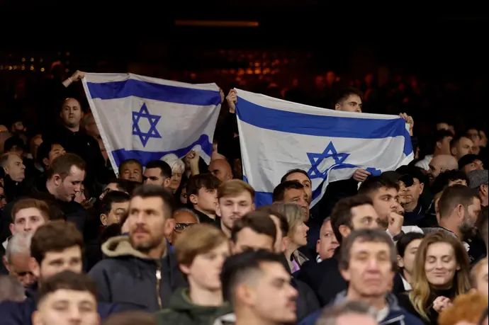 דגלי ישראל ביציעי טוטנהאם