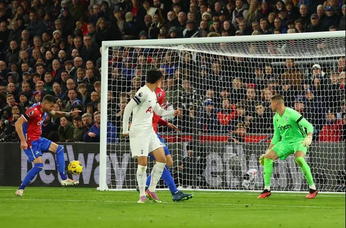 ג'ואל וורד קריסטל פאלאס