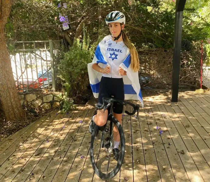 הטריאתלטית אביב לוי