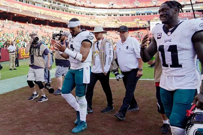 שחקני פילדלפיה איגלס חוגגים ניצחון