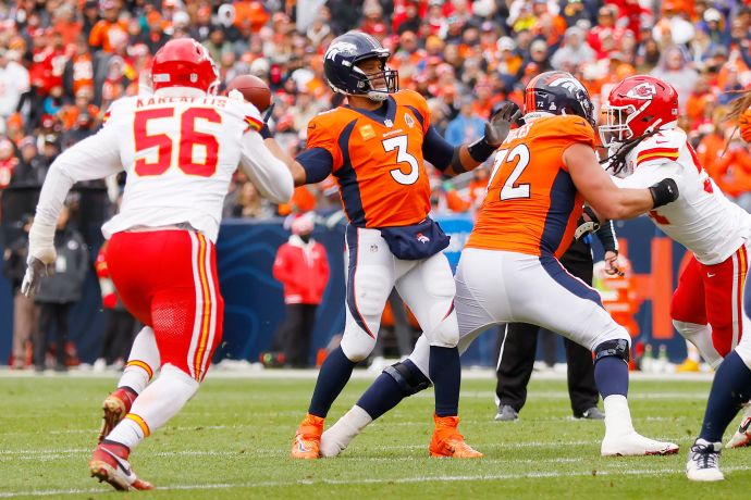 שחקן דנבר ברונקוס ראסל וילסון