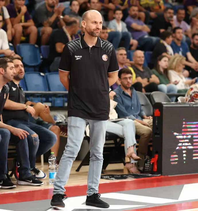 מאמן הפועל חולון עמית שרף