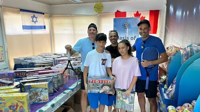 אנדי יוני במועדון החלומות קרדיט