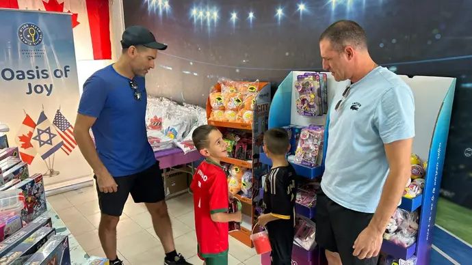 אנדי יוני במועדון החלומות קרדיט