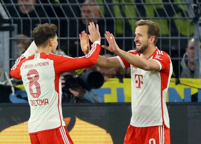 הארי קיין חוגג יחד עם לאון גורצקה באיירן מינכן