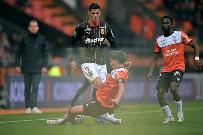 פלוריאן סוטוקה שחקן לאנס מול לורן אברג'ל שחקן לוריין