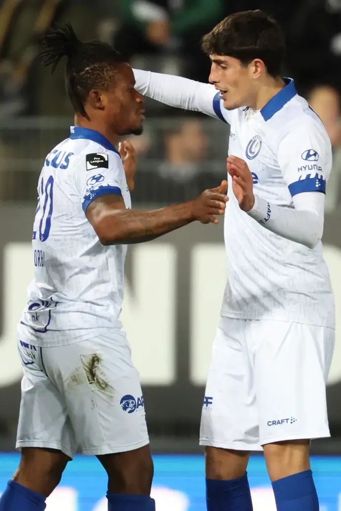 עומרי גנדלמן עם גיפט אורבן שחקני גנט