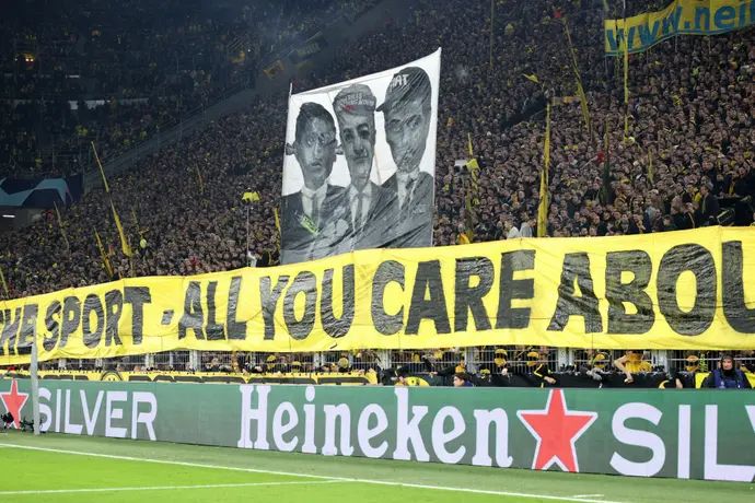 מחאת אוהדי בורוסיה דורטמונד נגד הכסף הגדול בליגת האלופות