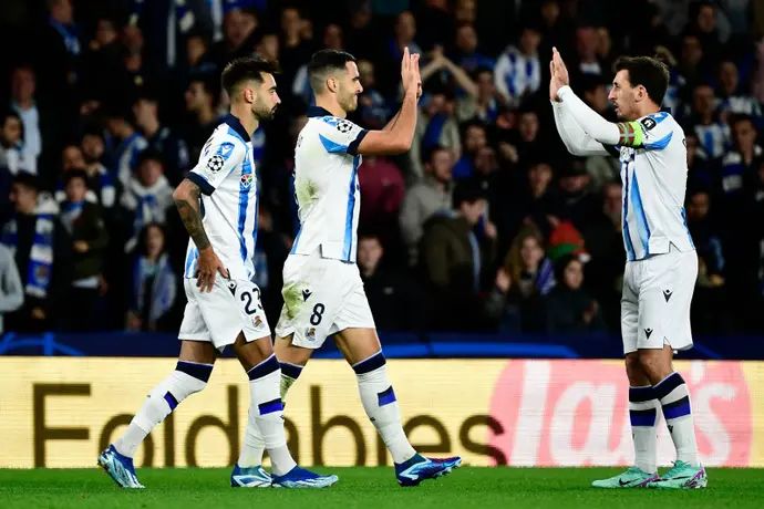 מיקל מרינו לצד מיקל אויארסבאל ריאל סוסיאדד