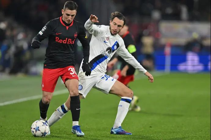 אוסקר גלוך רד בול זלצבורג לצד מתאו דרמיאן אינטר