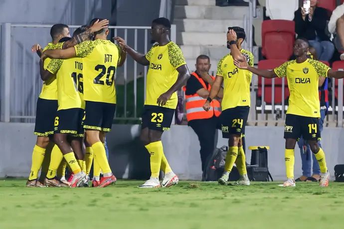 שחקני בית"ר ירושלים חוגגים