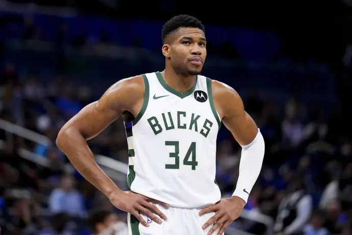 יאניס אנטטוקומפו, מילווקי באקס