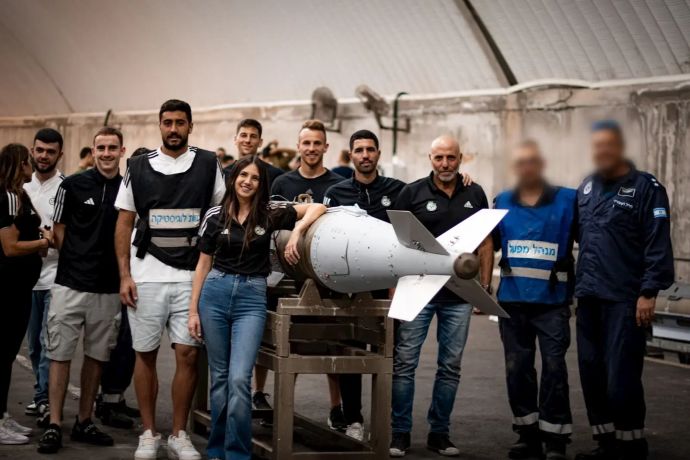 אנשי מכבי חיפה בביקור בבסיס חיל האוויר