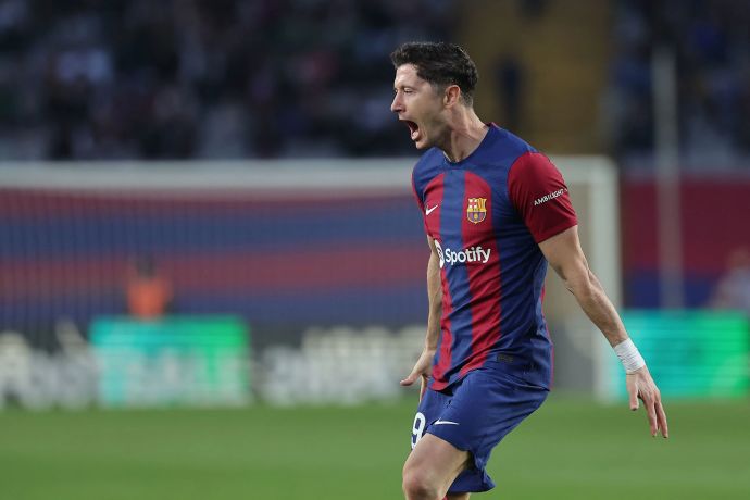 רוברט לבנדובסקי שחקן ברצלונה חוגג שער