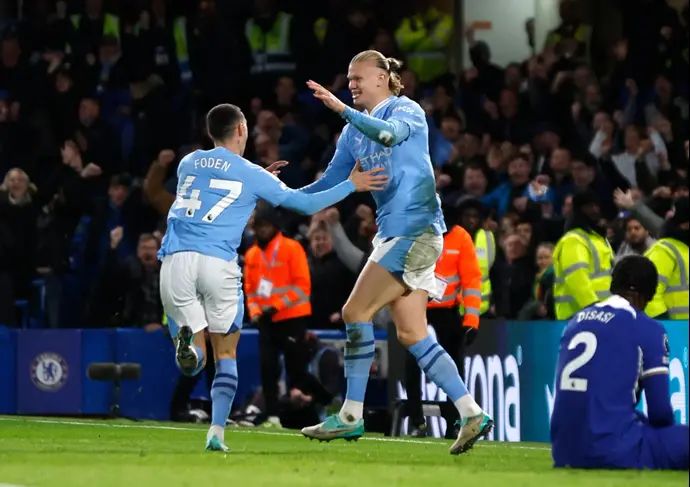 פיל פודן חוגג עם ארלינג הולאנד מנצ'סטר סיטי