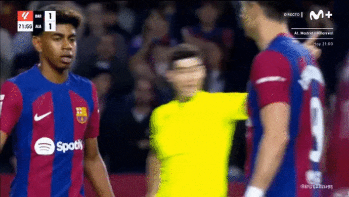 רוברט לבנדובסקי מתעלם מכוכב ברצלונה לאמין ימאל