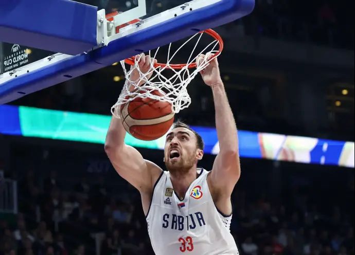 ניקולה מילוטינוב, שחקן נבחרת סרביה