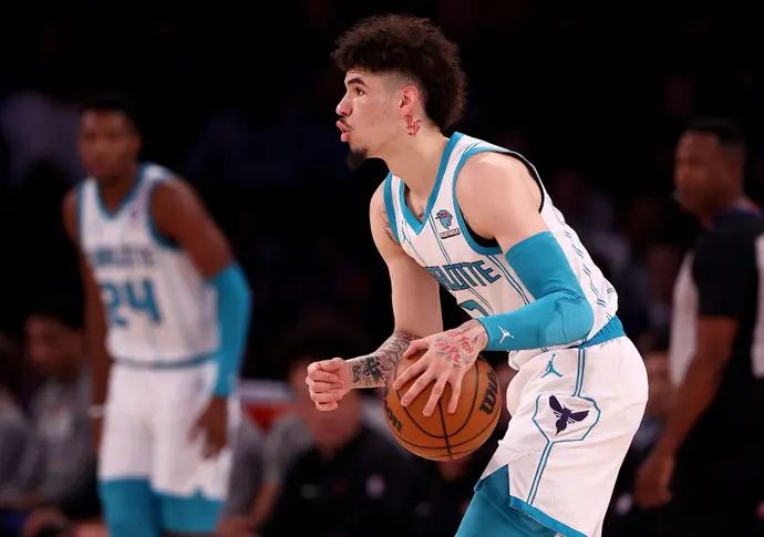 שחקן שארלוט לאמלו בול