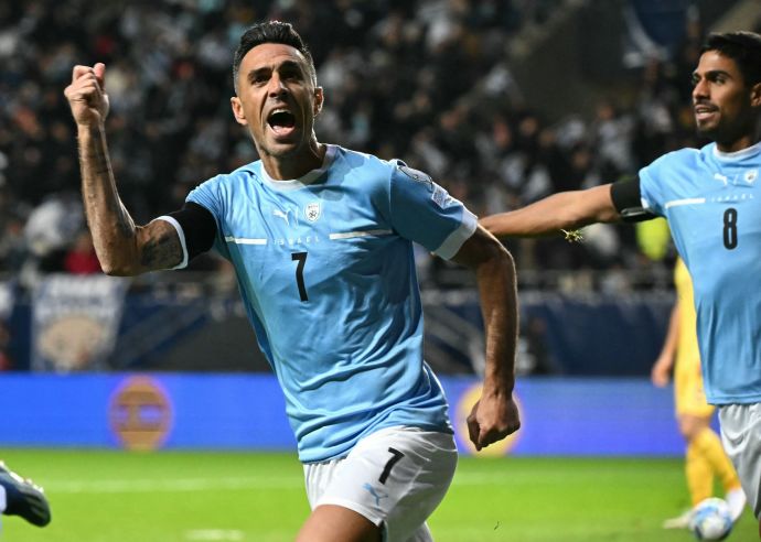 ערן זהבי שחקן נבחרת ישראל חוגג שער