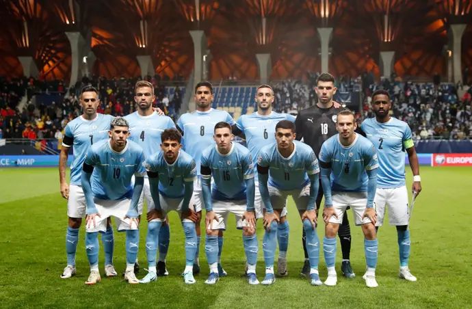 שחקני נבחרת ישראל לפני המשחק נגד רומניה