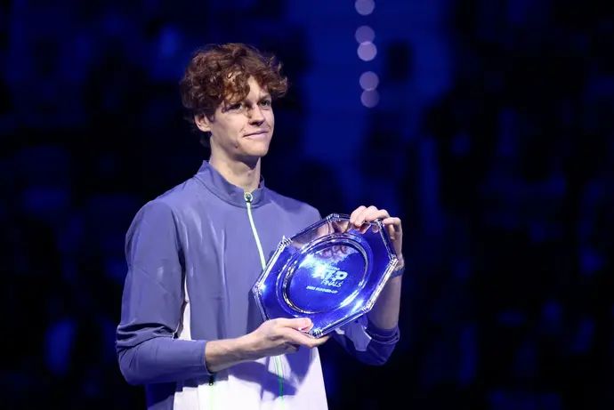 יאניק זינר טניסאי איטלקי לאחר הפסדו בגמר טורניר גמר הסבב