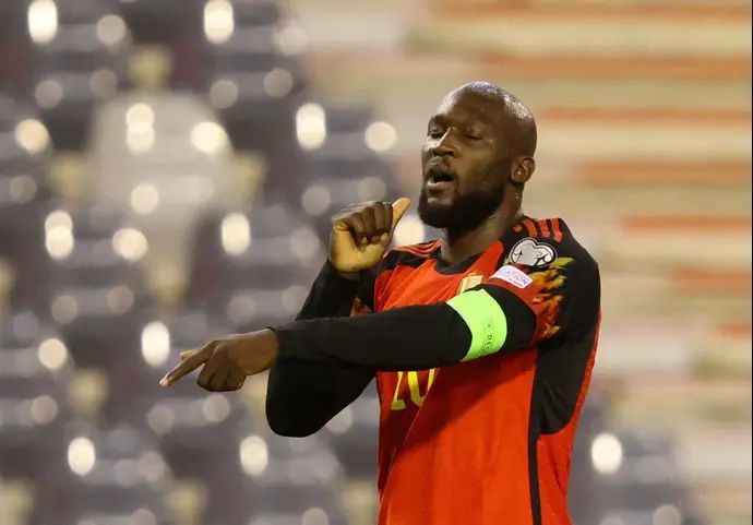 רומלו לוקאקו שחקן נבחרת בלגיה חוגג שער