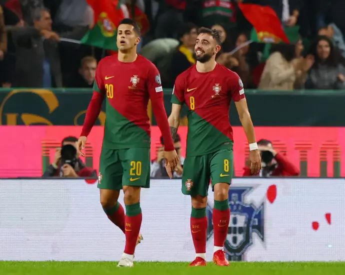 ברונו פרננדש לצד ז'ואאו קאנסלו נבחרת פורטוגל