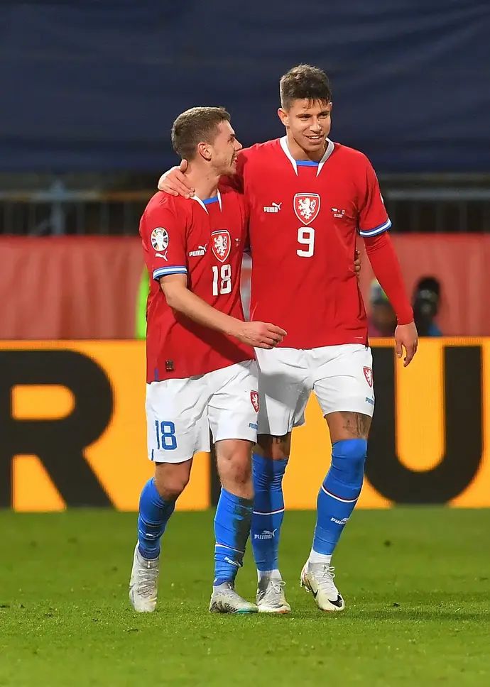 דויד דודרה חוגג שער בכורה בנבחרת צ'כיה