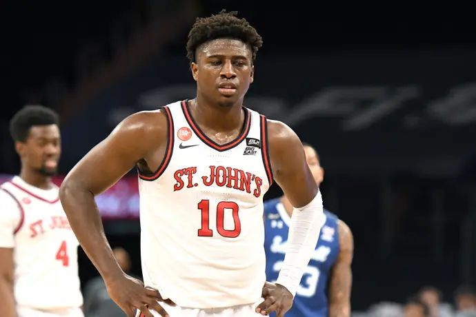 מרסלוס ארלינגטון במדי מכללת סנט ג'ון