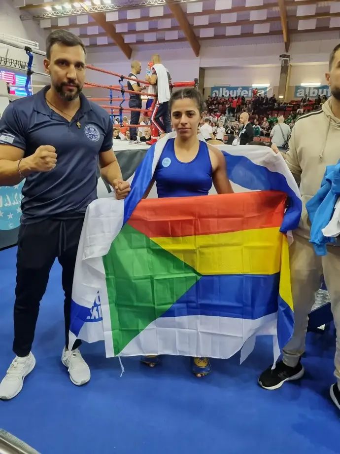 לוחמת הקיקבוקס מוניה הינו