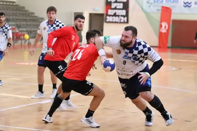 רן יוניש שחקן אס"א תל אביב מול עמית סטלמן שחקן הפועל אשדוד