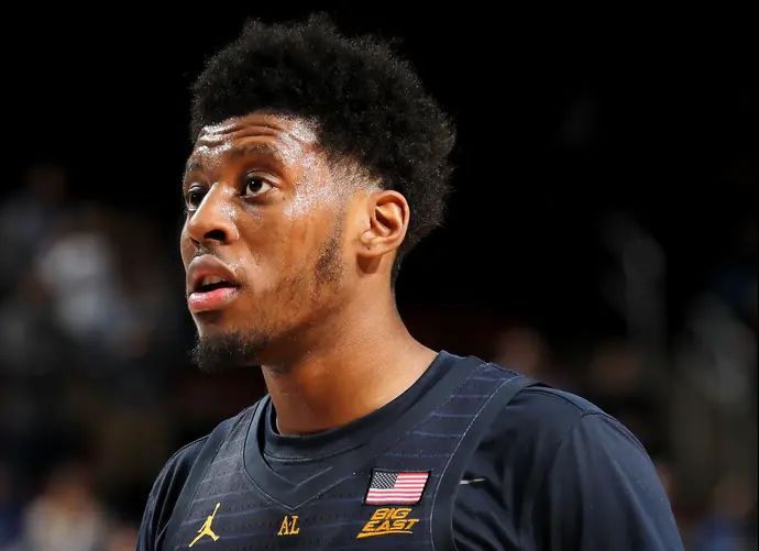 סקאר אנים במדי סיטון הול