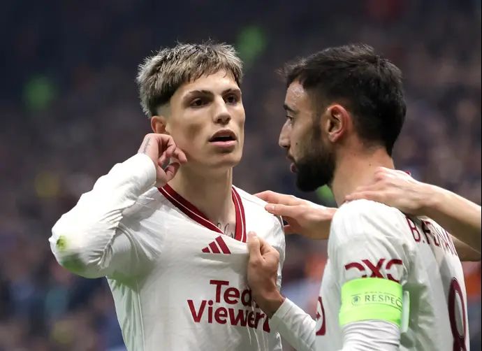 ברונו פרננדש חוגג עם אלחנדרו גרנאצ'ו שער של מנצ'סטר יונייטד