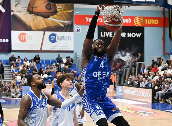 רוברט קרטר, בני הרצליה