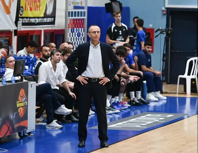 מאמן בני הרצליה דן שמיר