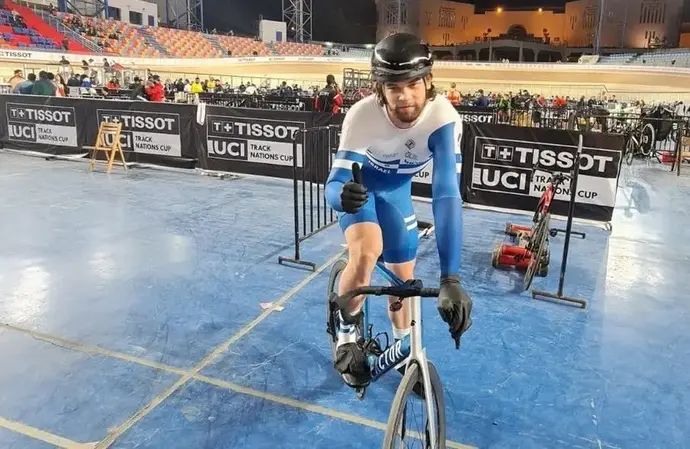 מיכאל יעקובלב רוכב אופניים