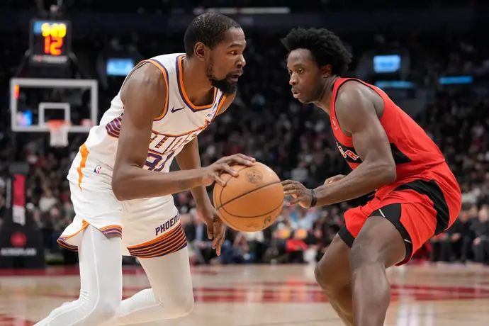 שחקן פיניקס סאנס קווין דוראנט מול שחקן טורונטו ראפטורס או ג'י אנונובי