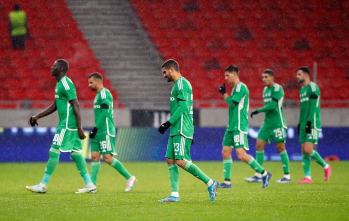 מאור קנדיל ושחקני מכבי חיפה אחרי ההפסד לראן