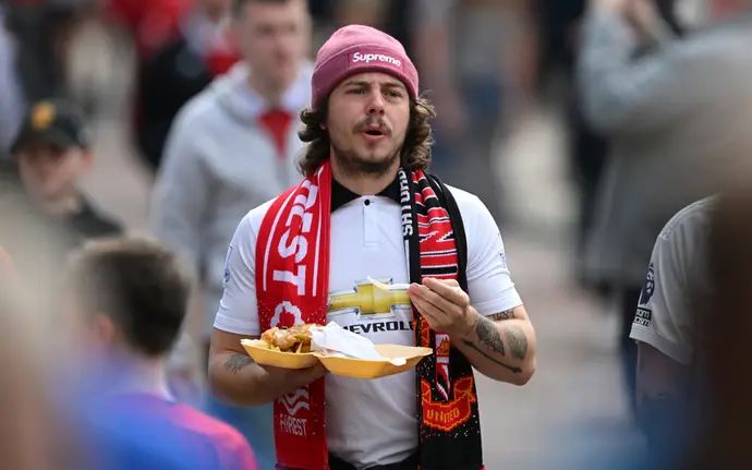 אוהד מנצ'סטר יונייטד אוכל במזנון