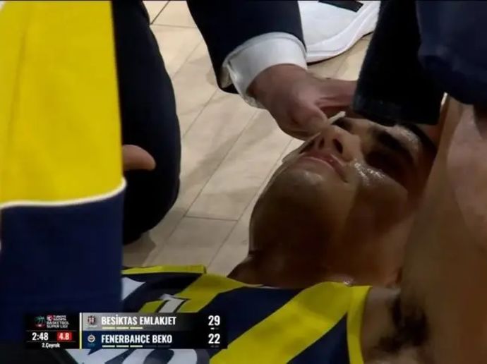 ים מדר, שחקן פנרבחצ'ה נפגע מחפץ שהושלך מהיציע