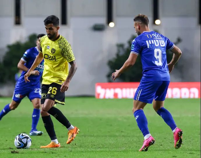 בן ביטון בית"ר ירושלים לצד רז שטיין הפועל פתח תקוה