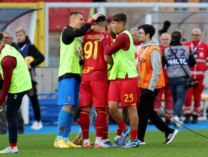 שחקני לצ'ה חוגגים עם רוברטו פיקולי