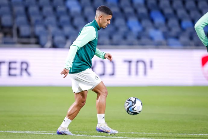 עילאי חג'ג' שחקן מכבי חיפה בחימום