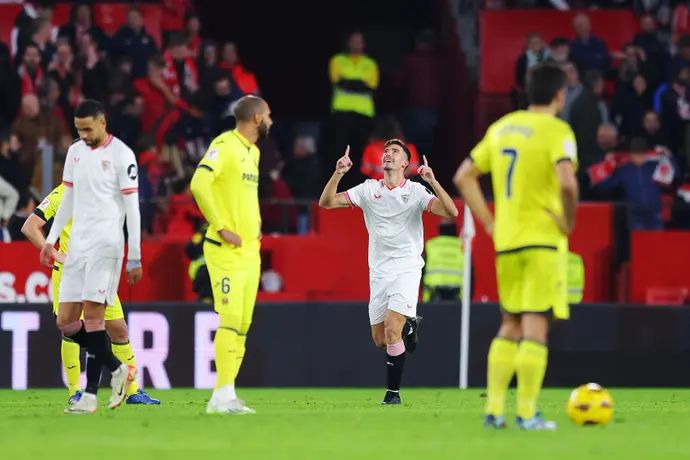 קיקה סאלאס שחקן סביליה חוגג שער