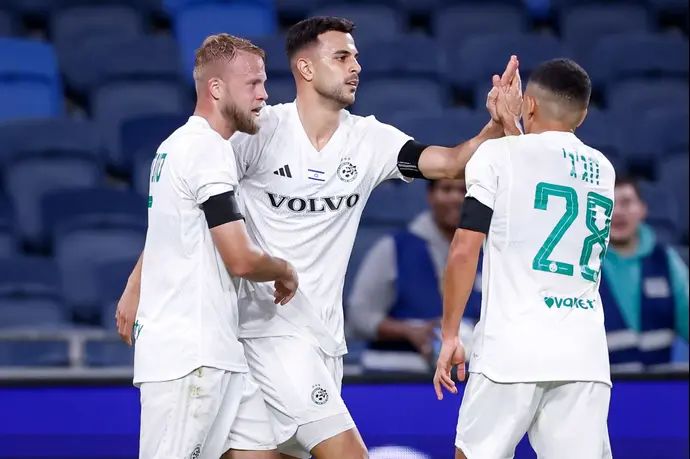 דין דוד חוגג יחד עם דניאל סונדגרן עילאי חג'ג' מכבי חיפה