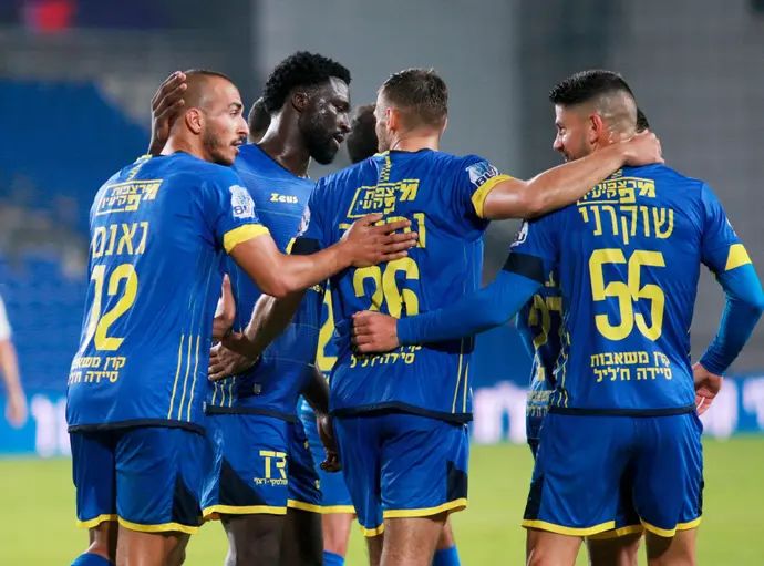 שחקני מכבי בני ריינה חוגגים