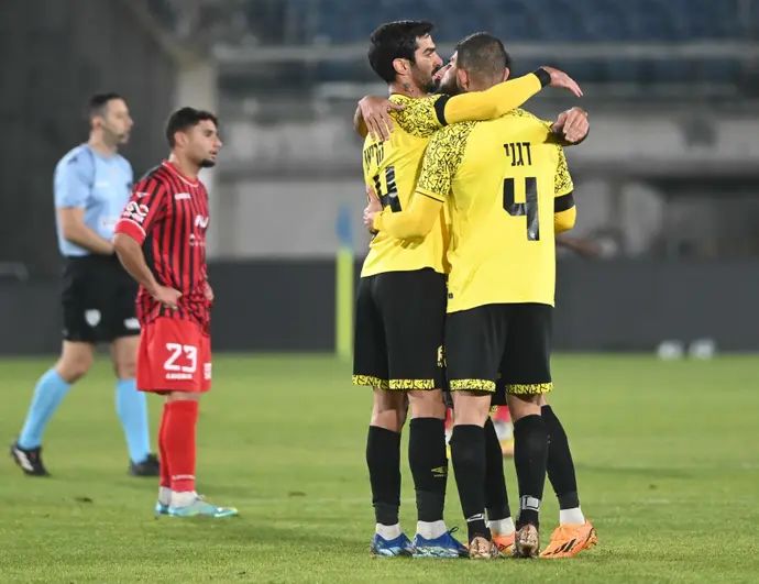 אופיר קריאף ושחקני בית"ר ירושלים