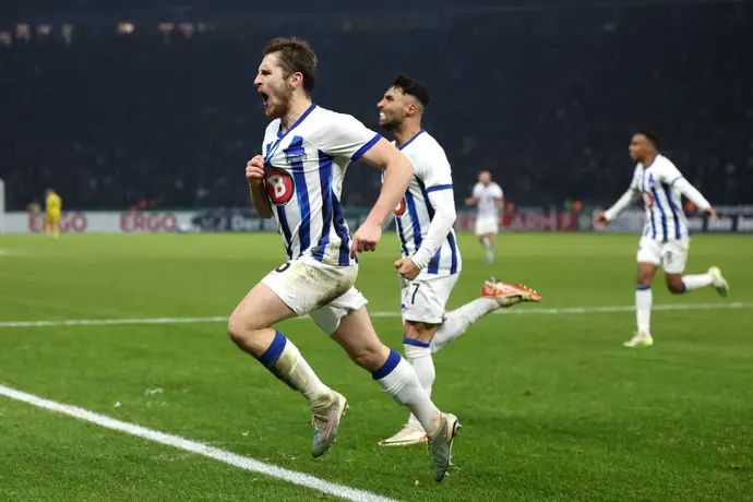 ג'ונג'ו קני שחקן הרטה ברלין חוגג שער