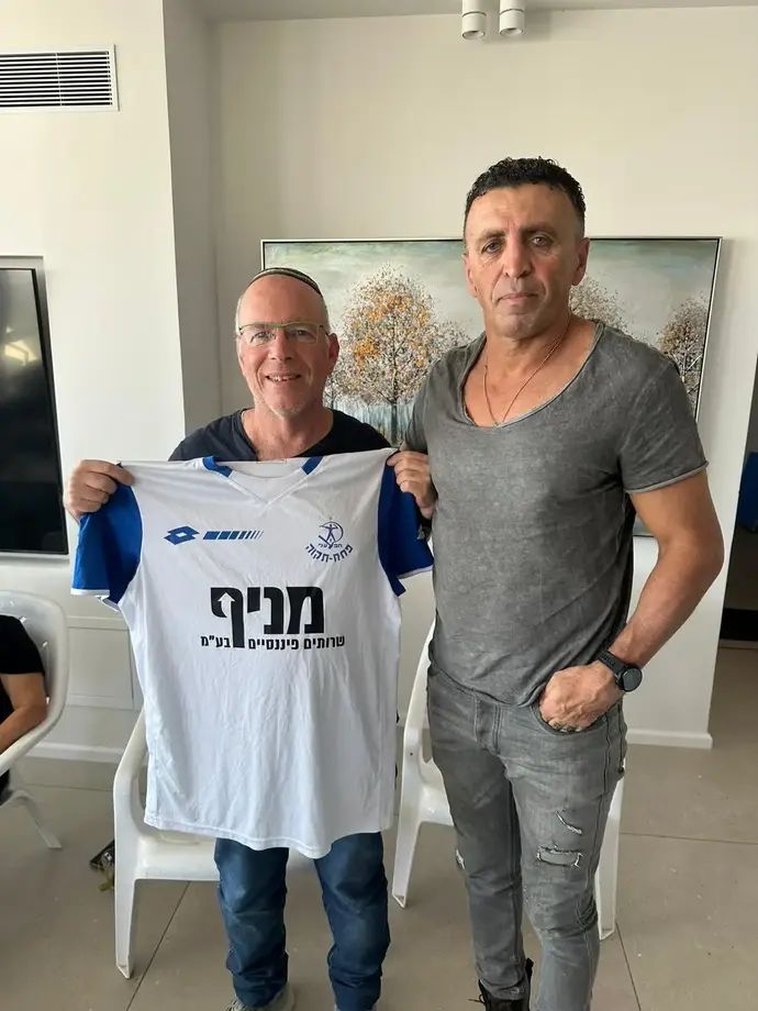 בני קוזושווילי עם אביו של אור ברנס ז"ל