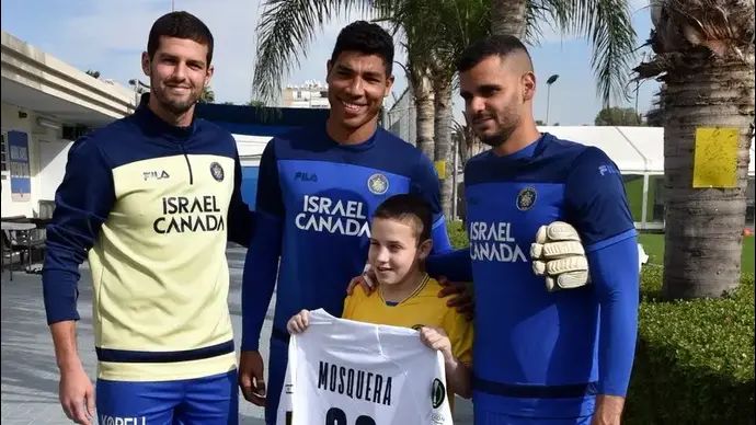 גל וטל גולדשטיין מבקרים באימון מכבי תל אביב